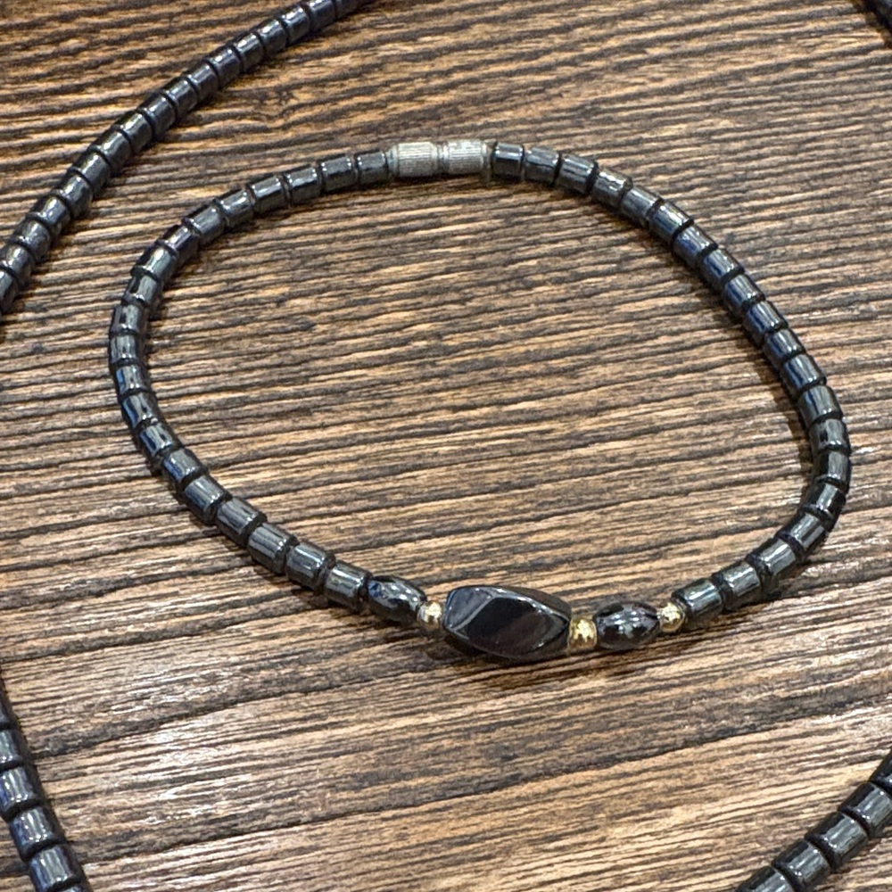 Elegant Hematite and Gold Turtle Pendant Necklace with matching bracelet - Picture 5 of 6
